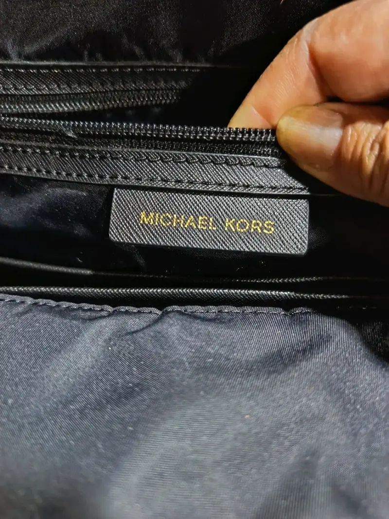 Cartera negro  sofchel Michael Kors. - 3