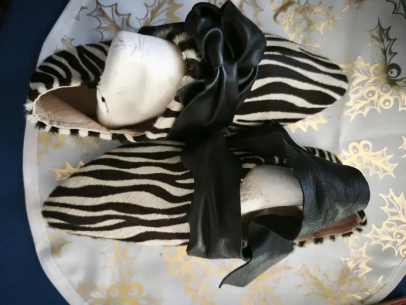 Zapatos de cuero con estampado cebra y lazo - 1