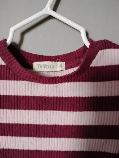 Polera a rayas burdeos con volantes para niña - miniatura 3