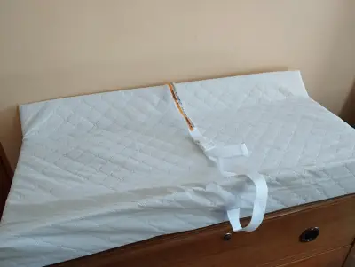 Colchón cambiador de bebé con correas de seguridad - miniatura 1