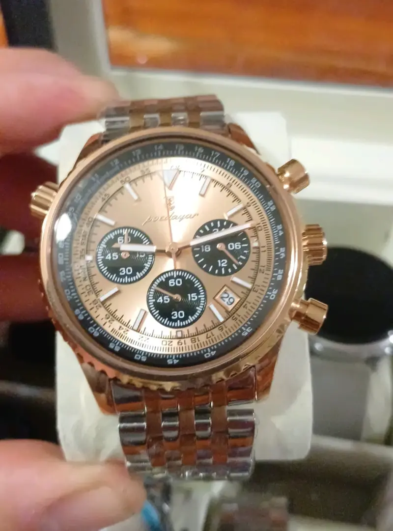 Reloj cronógrafo dorado de acero inoxidable