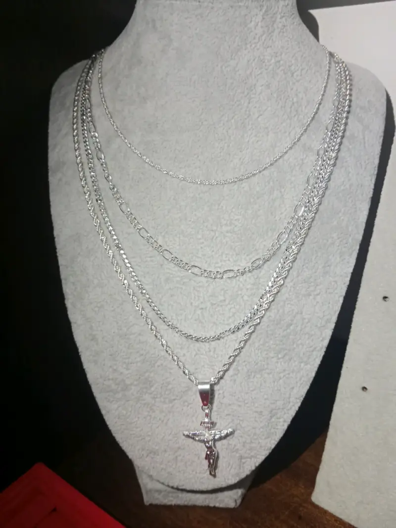 Collar de plata de varón