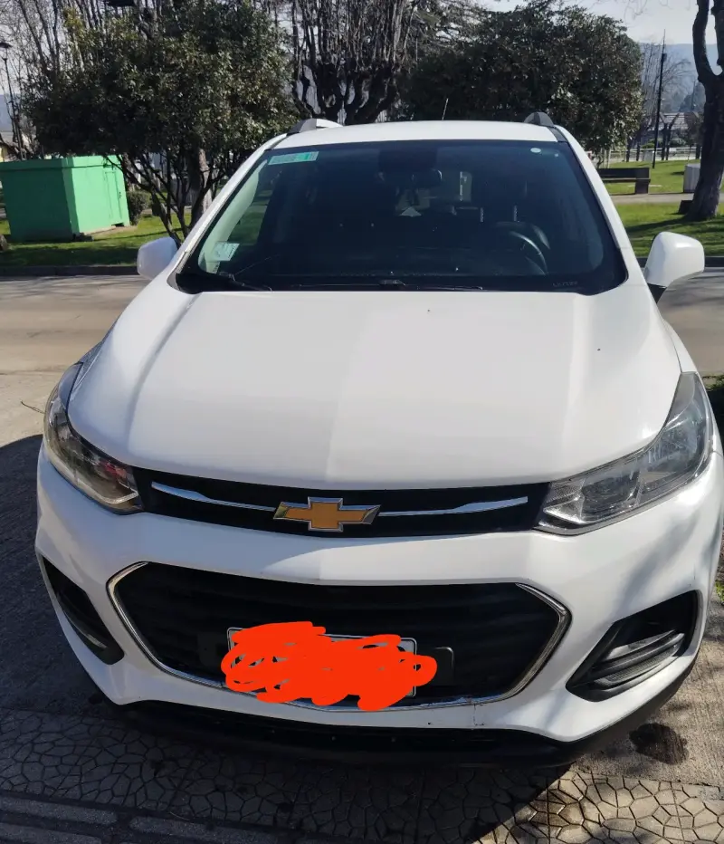 Chevrolet Tracker SUV Blanco en Buen Estado - 2