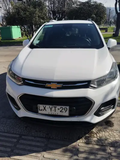 Chevrolet Tracker SUV Blanco en Buen Estado - miniatura 3