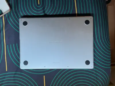 MacBook Pro M4 Pro 24gb RAM 1Tb Ssd 14”  39 ciclos - miniatura 2