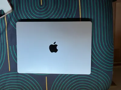 MacBook Pro M4 Pro 24gb RAM 1Tb Ssd 14”  39 ciclos - miniatura 3