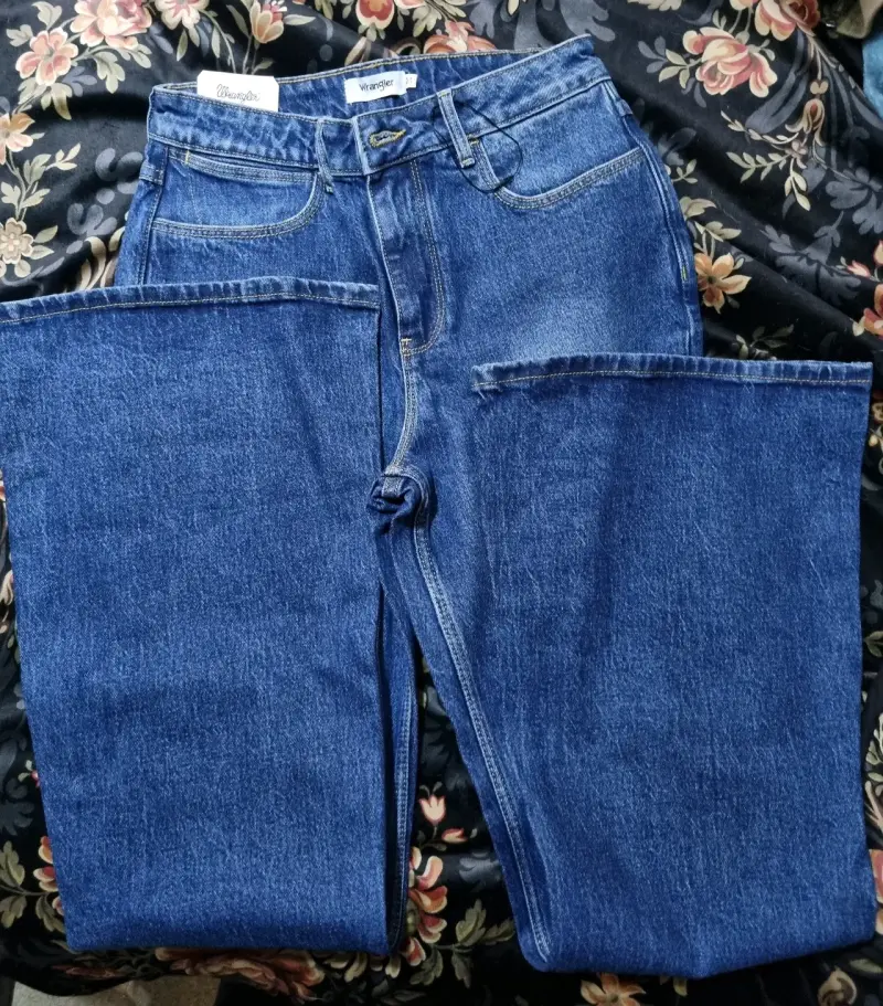 Jeans Wrangler azul clásico para hombre - 1