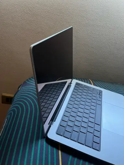 MacBook Pro M4 Pro 24gb RAM 1Tb Ssd 14”  39 ciclos - miniatura 4