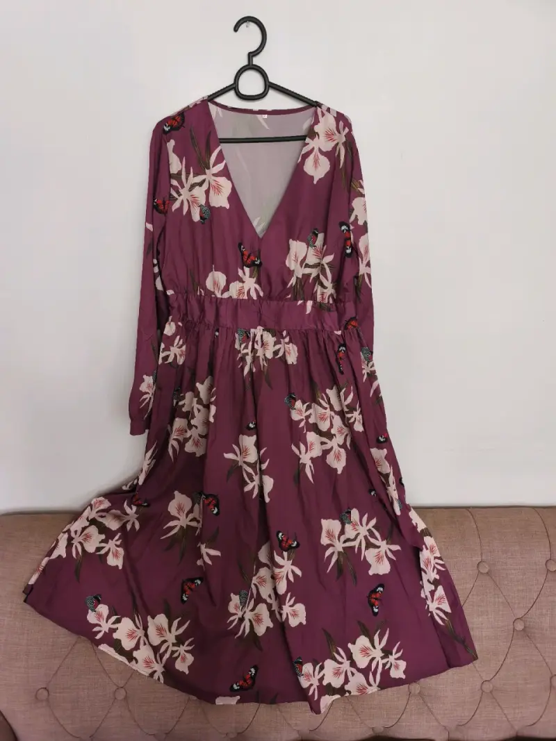 Vestido largo floral morado con mariposas