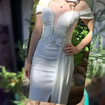 Vestido blanco con encaje y hombros descub - miniatura 1