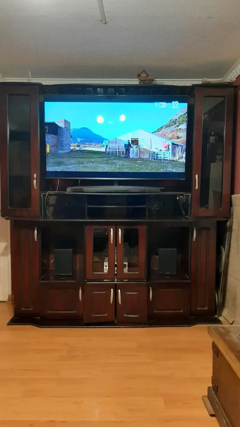 Centro de Entretenimiento de Madera con TV - 2