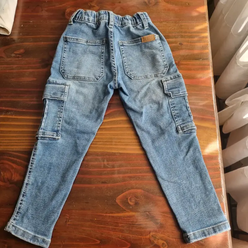 Pantalones cargo de mezclilla para niño con parches - 2