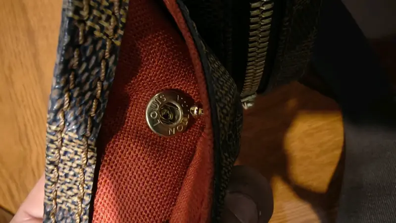 Riñonera de cuero con diseño damero - 6
