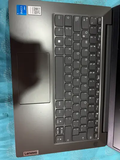 Laptop Lenovo Intel Core i5 en buen estado - miniatura 1