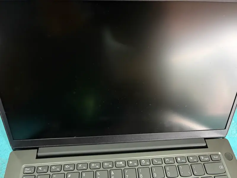 Laptop Lenovo Intel Core i5 en buen estado - 2