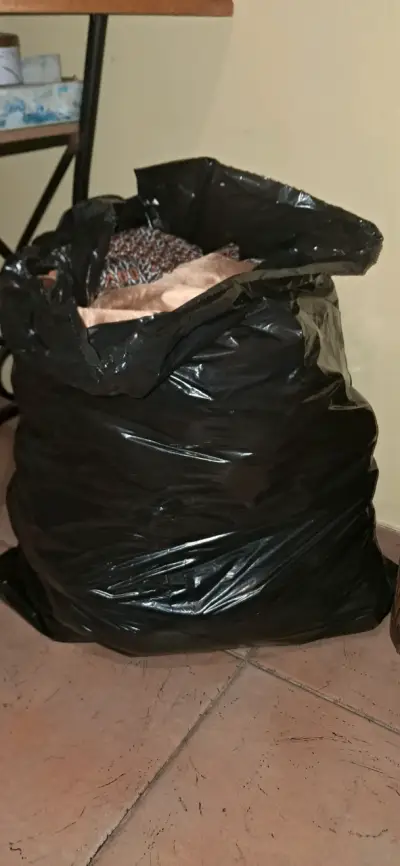 Lote de ropa de mujer y hombre mas de 20 prendas - miniatura 1
