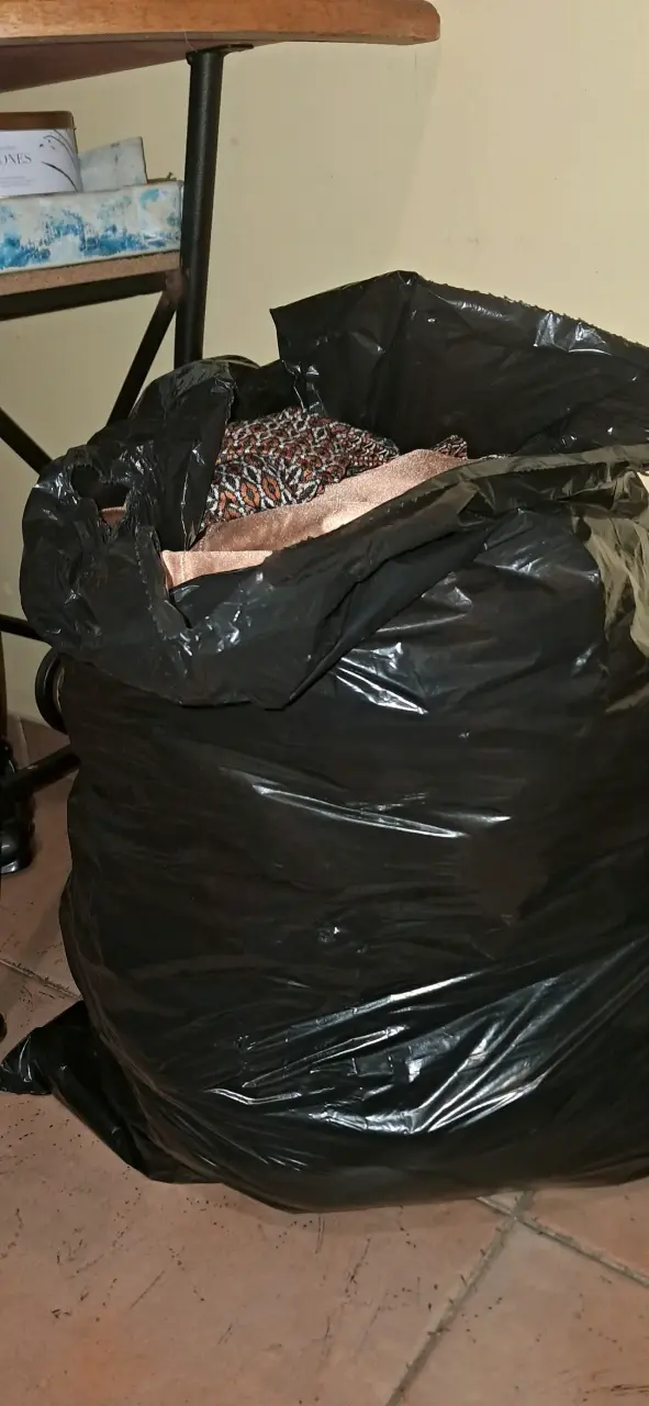Lote de ropa de mujer y hombre mas de 20 prendas - 2