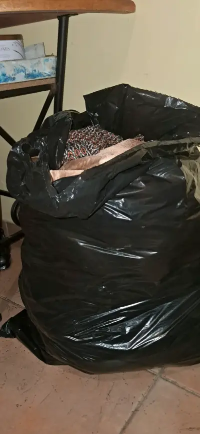 Lote de ropa de mujer y hombre mas de 20 prendas - miniatura 2