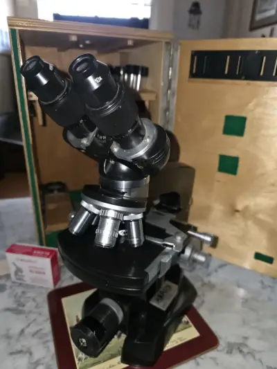 Microscopio binocular Meopta con estuche de madera - miniatura 1