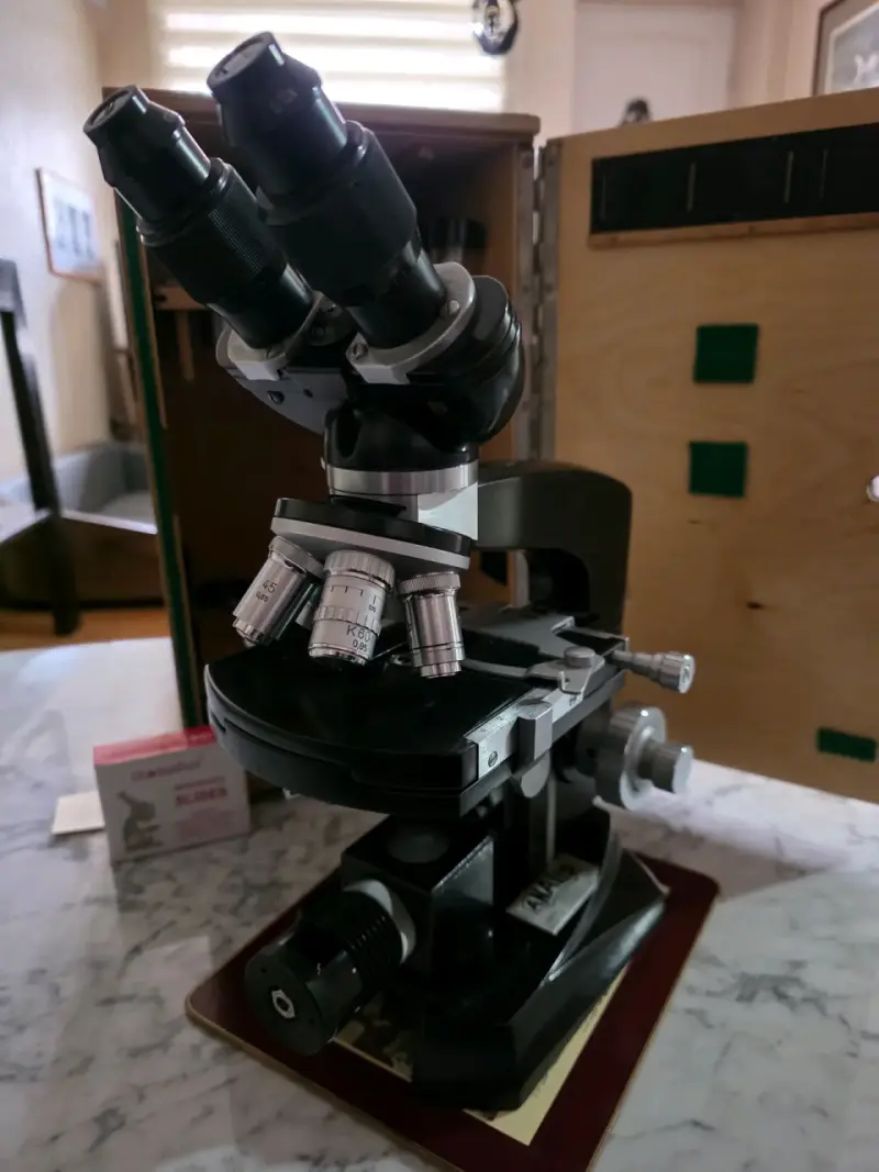 Microscopio binocular Meopta con estuche de madera - 6