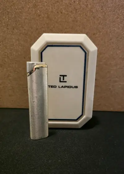 Encendedor de lujo Ted Lapidus en estuche - miniatura 1