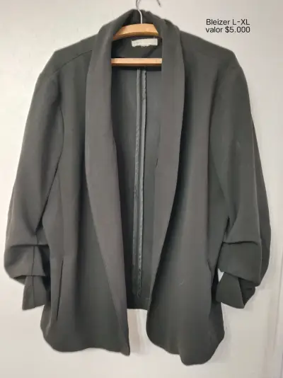 Blazer negro talla L-XL en buen estado - miniatura 1