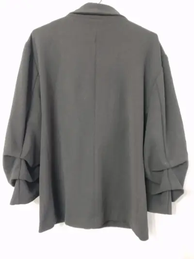 Blazer negro talla L-XL en buen estado - miniatura 2