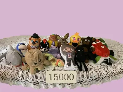 Lote de peluches variados de personajes - miniatura 1