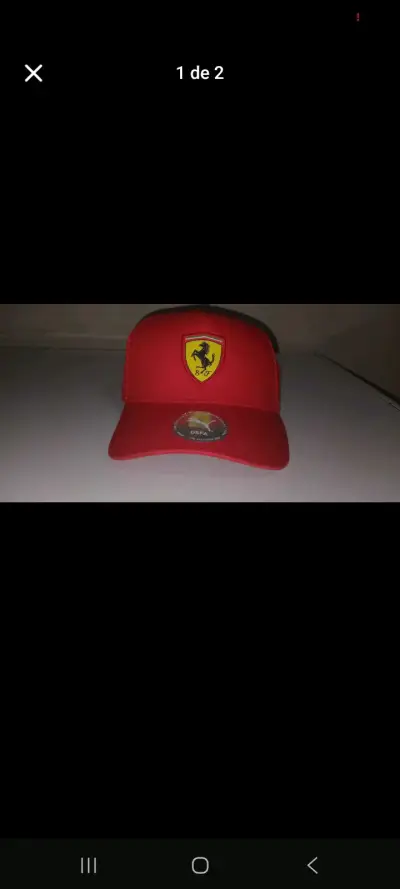 Gorra roja Ferrari con logo bordado - miniatura 1