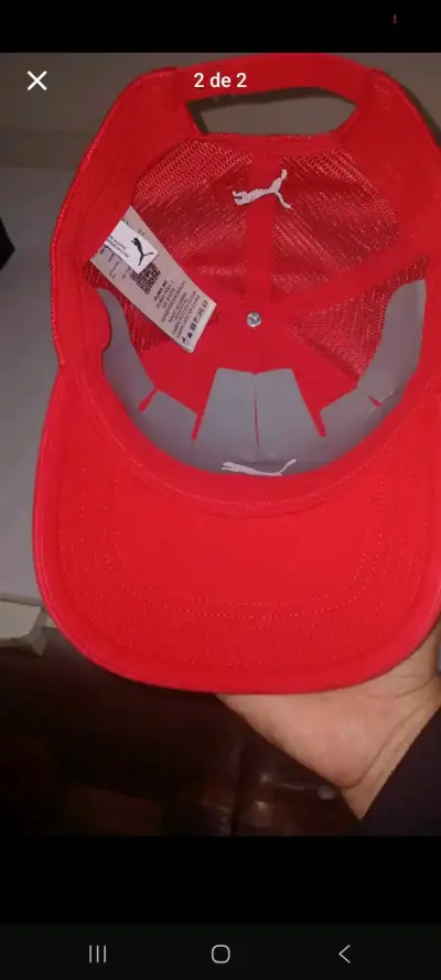 Gorra roja Ferrari con logo bordado - miniatura 2
