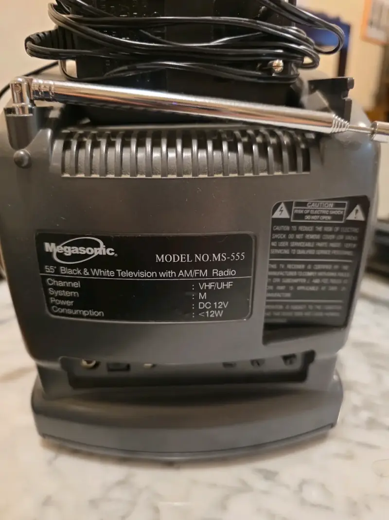 Televisor portátil Megasonic con radio AM/FM - 2