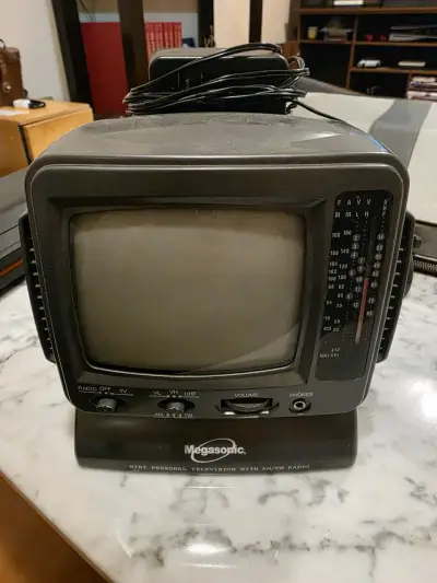 Televisor portátil Megasonic con radio AM/FM - miniatura 3