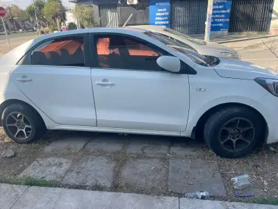 Auto Kia Soluto 2021 en buen estado - miniatura 1