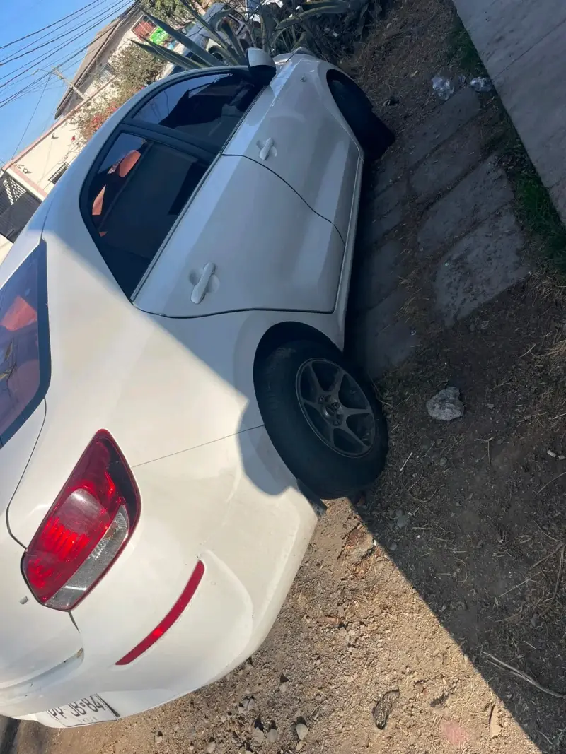 Auto Kia Soluto 2021 en buen estado - 2