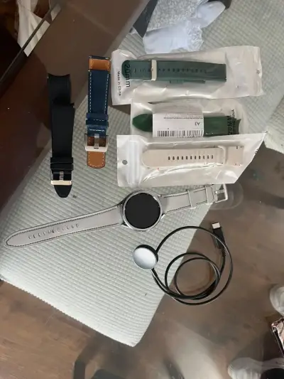 Reloj inteligente Samsung con correas intercambiables - miniatura 1