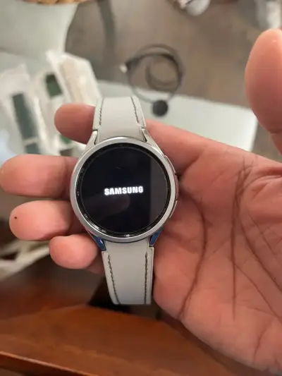 Reloj inteligente Samsung con correas intercambiables - miniatura 2