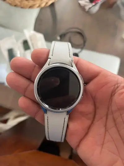 Reloj inteligente Samsung con correas intercambiables - miniatura 4