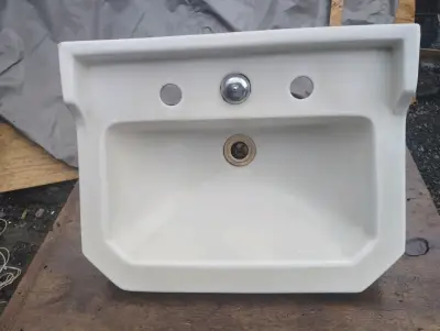 Lavamanos de cerámica blanco con grifería - miniatura 2