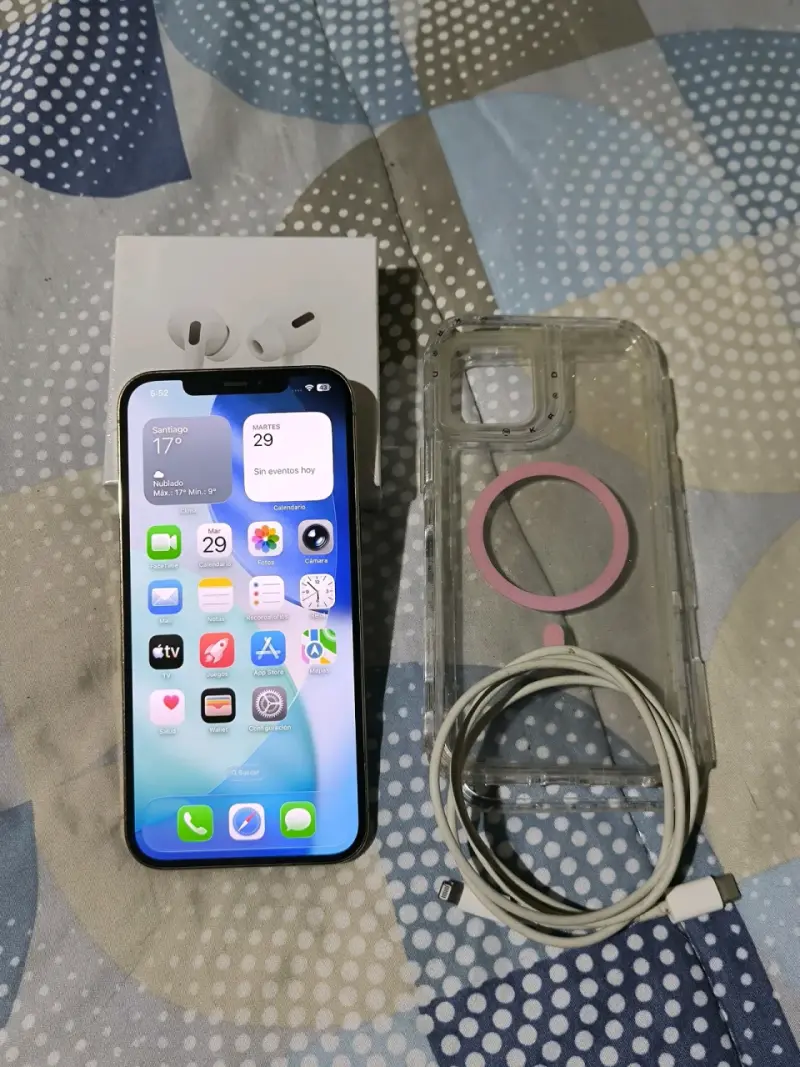 iPhone 12 Pro Max 128GB con accesorios - 1