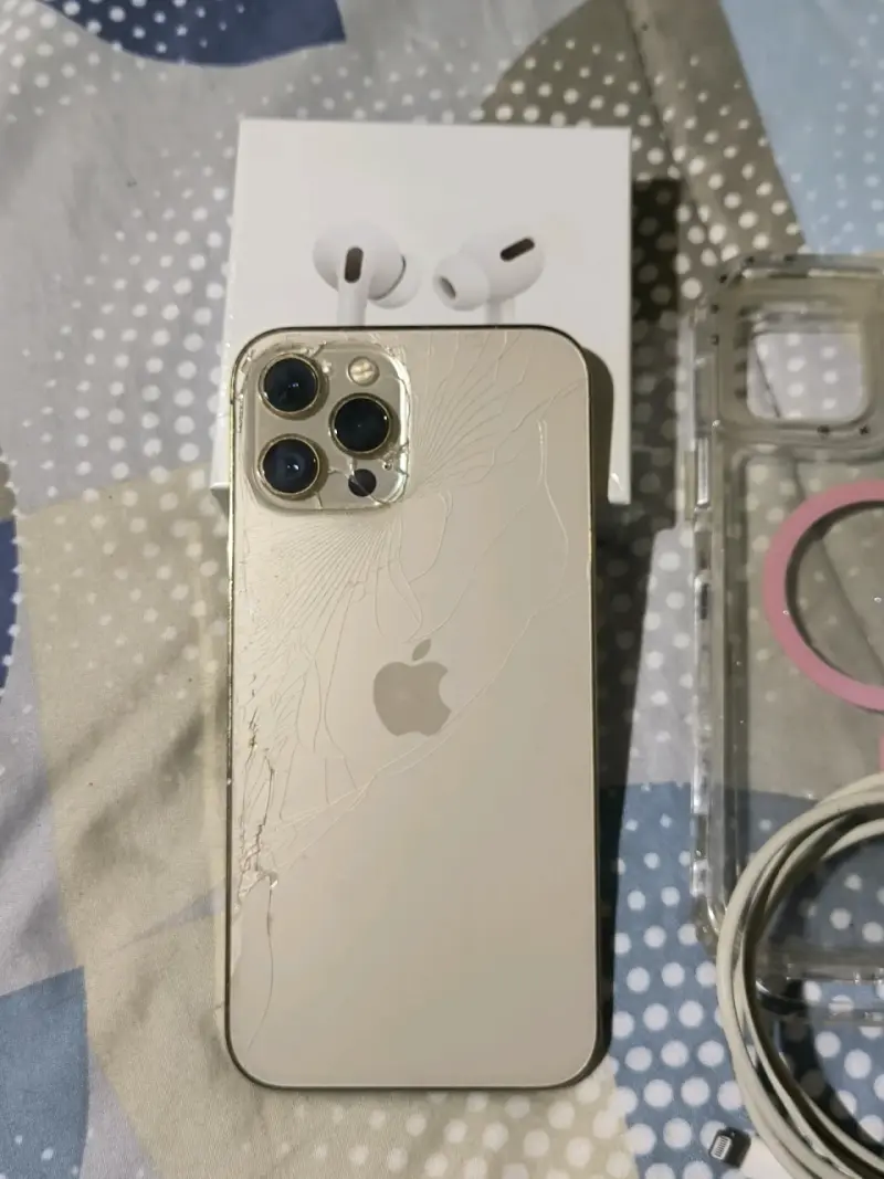iPhone 12 Pro Max 128GB con accesorios - 5