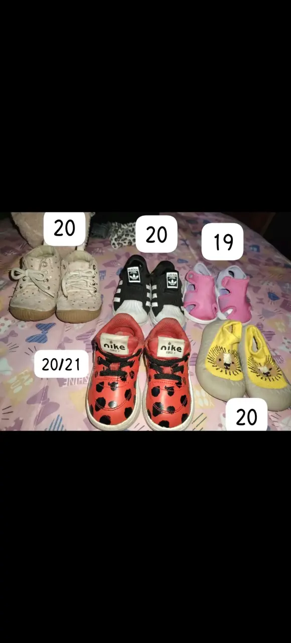 Lote de zapatillas para niñas talla 20-21