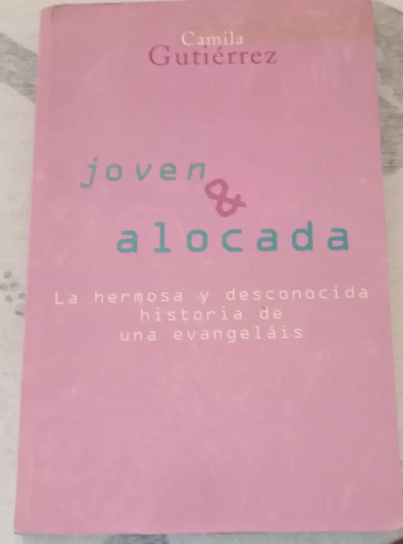 Libro Joven y Alocada de Camila Gutiérrez