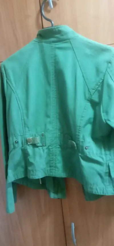 Chaqueta verde casual para mujer - miniatura 3