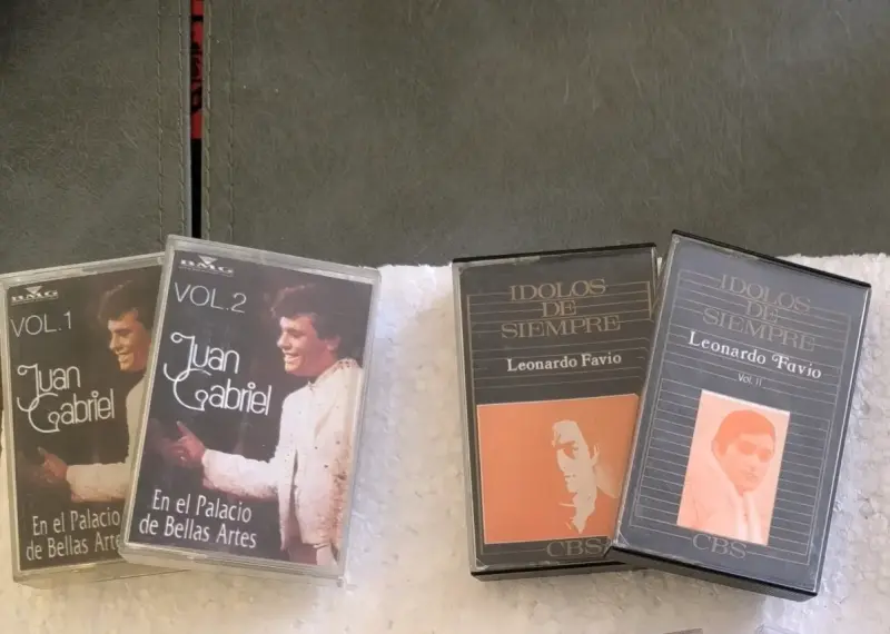 Cassettes de Juan Gabriel y Leonardo Favio - 1