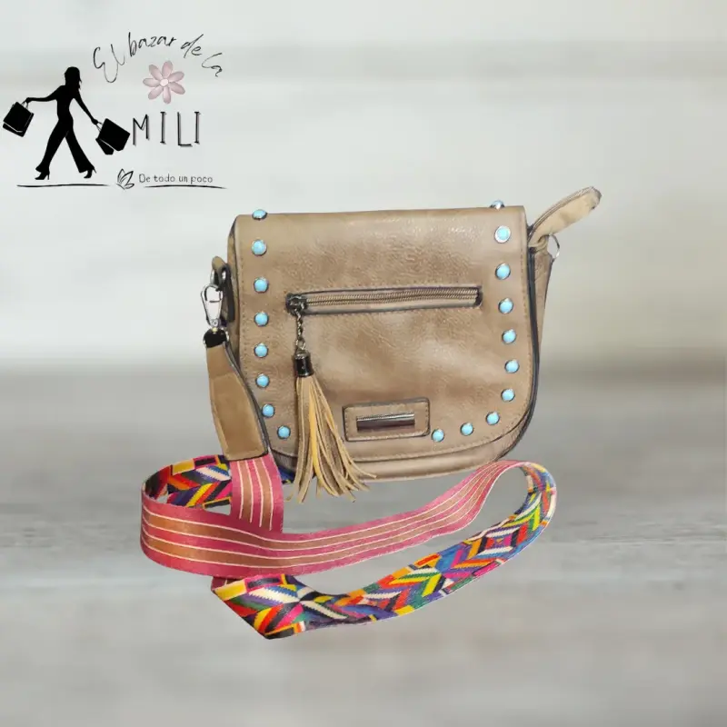 Cartera cruzada beige con tachas y correa colorida - 1