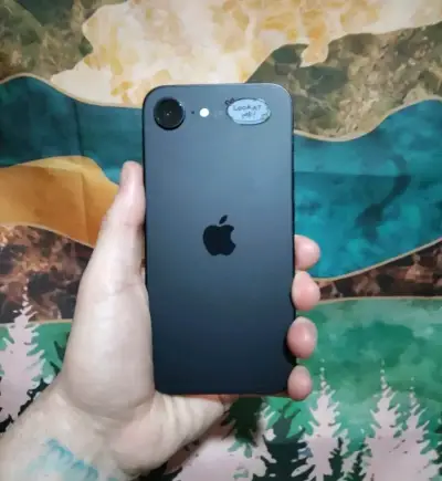 iPhone en buen estado con batería al 93% - miniatura 2