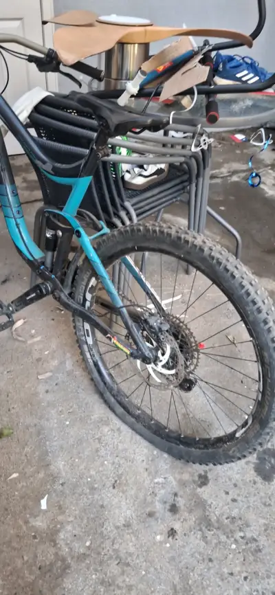 Remato bici Giant con donle suspensión fox - miniatura 5