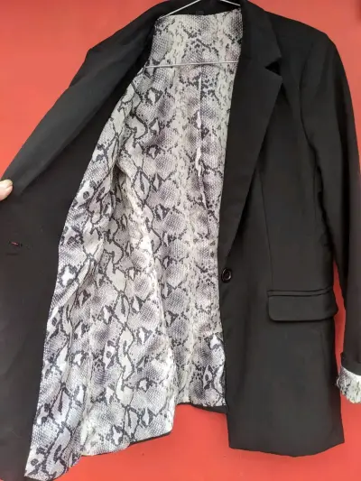Blazer negro con forro estampado de serpiente - miniatura 5