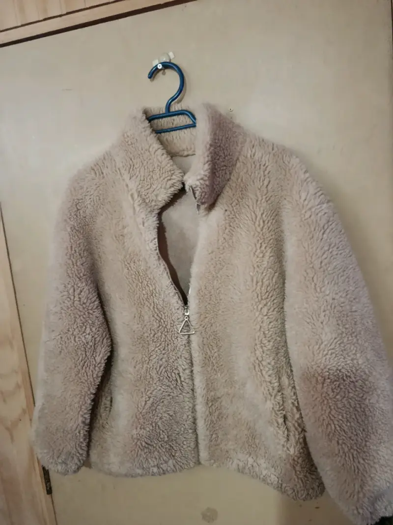 Chaqueta de piel sintética beige para mujer - 2