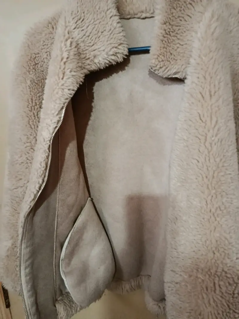 Chaqueta de piel sintética beige para mujer - 5